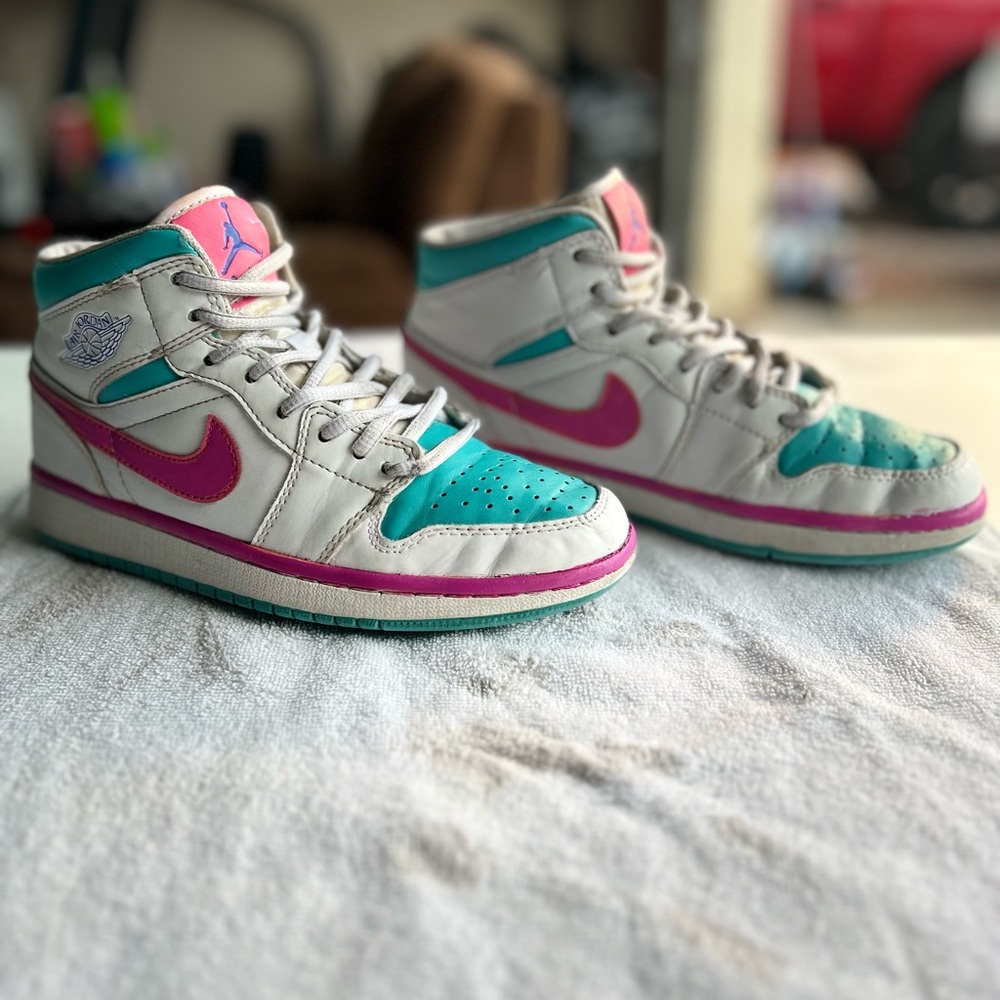 2020 Nike Air Jordan 1 Mid GS 'Digital Pink' Size 7 U.S 555112-102